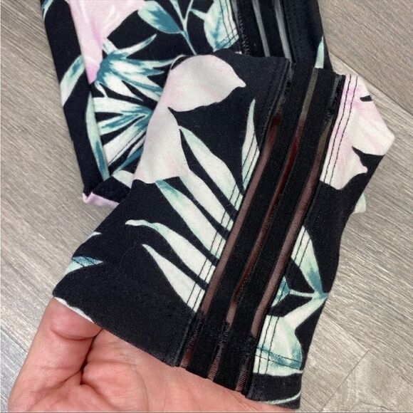 Pink by Victoria’s Secret Tropical Print Mesh Stripe Leggings Black Pink XS - Picture 7 of 9